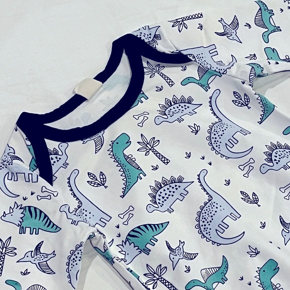 NWOT Infant 0-6 month Dinosaur Sleep Gown with Hat - Picture 3 of 7
